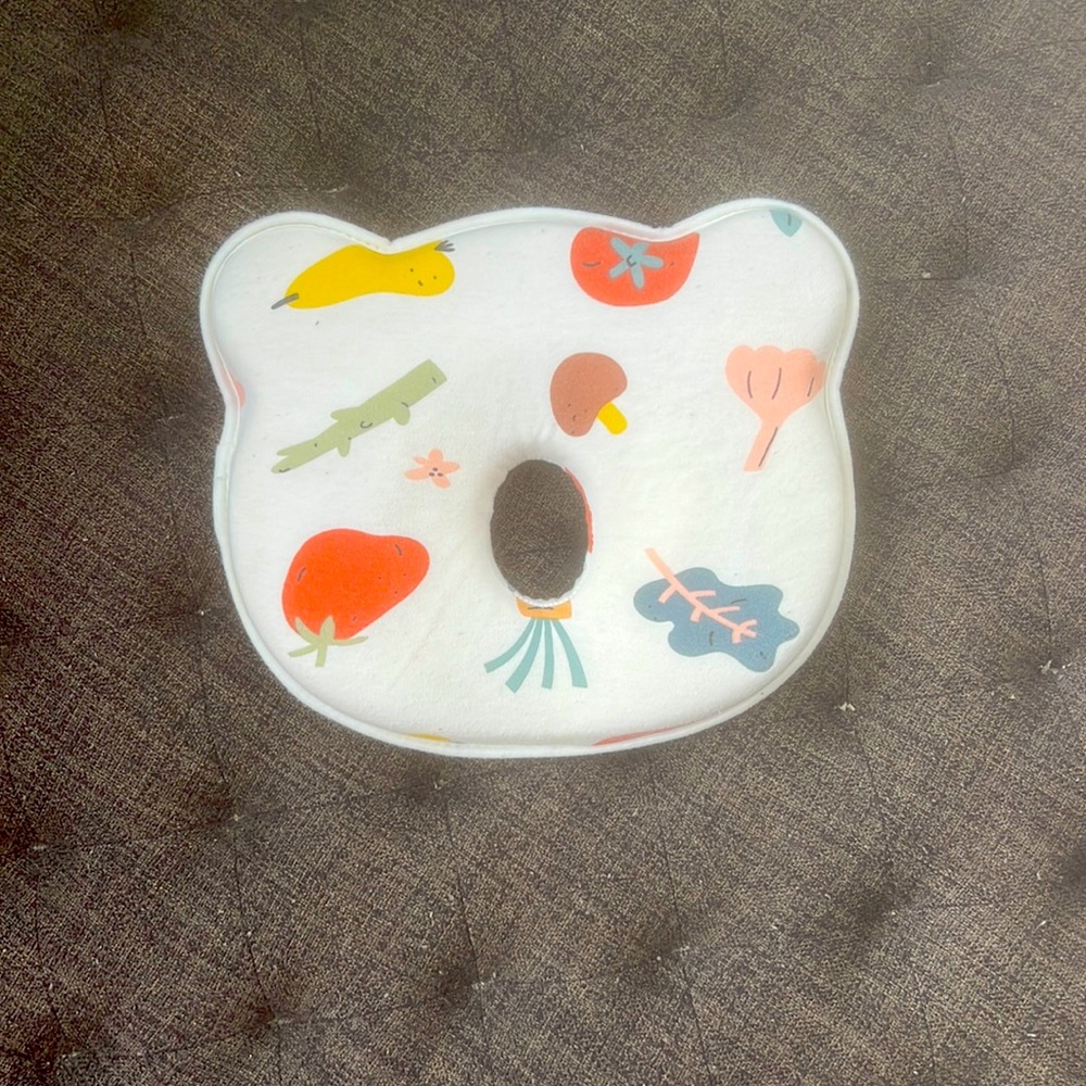 Breathable baby pillow in excellent condition